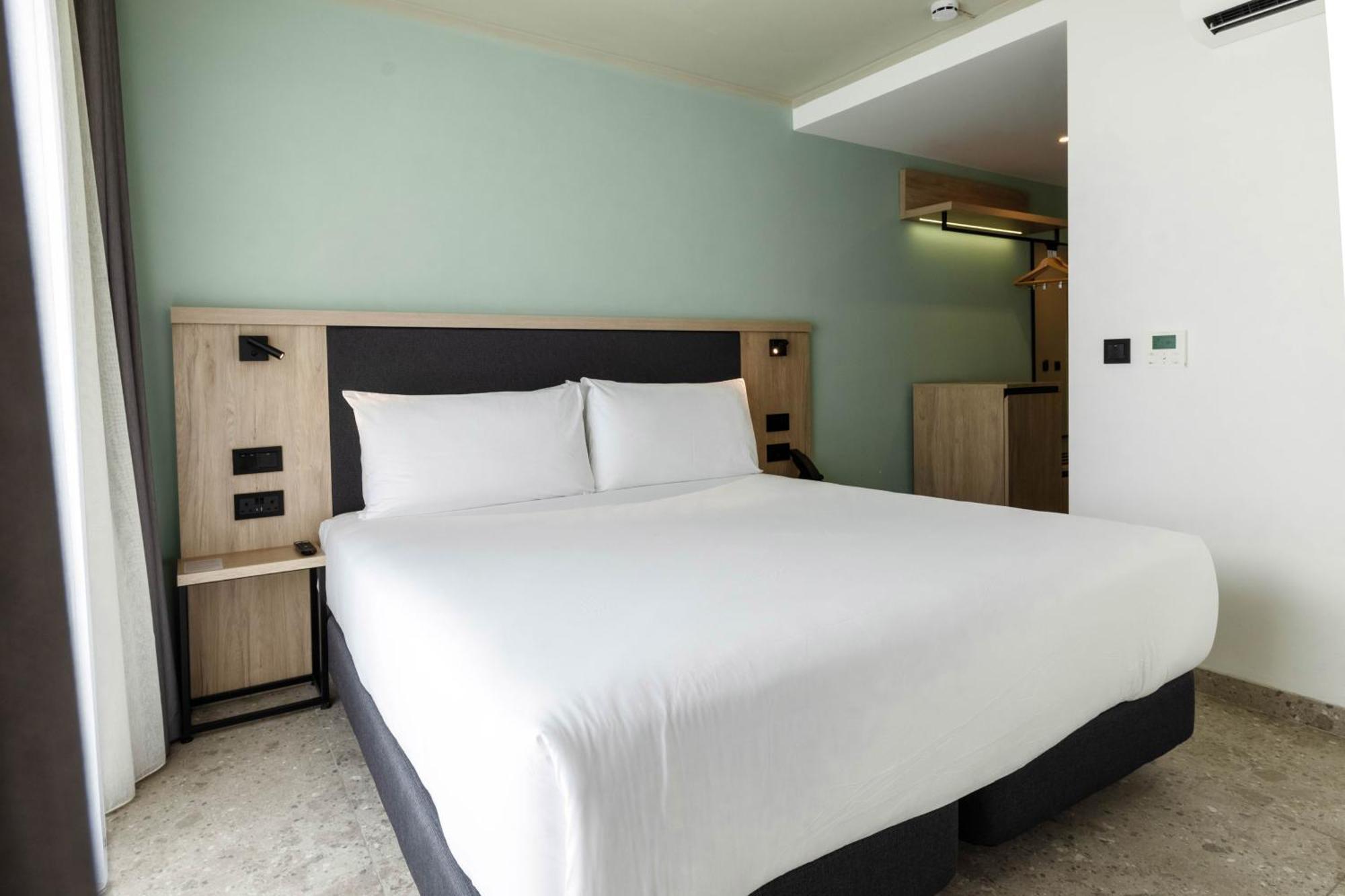 Hotel Levante St Julian'S, Affiliated By Melia Saint Julian's Bagian luar foto